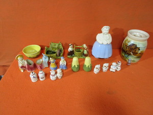lot 55 image: Shawnee, Redwing & Other Misc. Stoneware