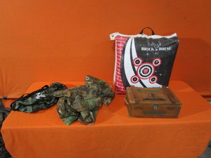 lot 71 image: Bow Hunting Target & Hunting Items