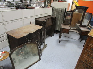 lot 95 image: Vintage Dresser, Makeup Table, Desk