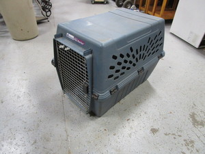 lot 83 image: Large Kennel