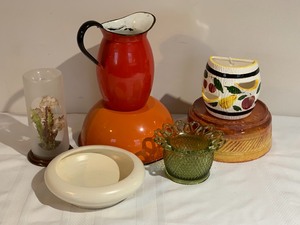 lot 12 image: Vintage Kitchen Goodies