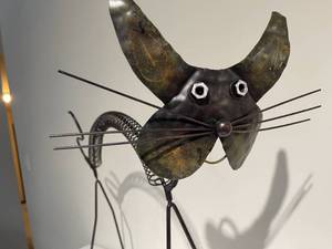 lot 28 image: Whimsical Wire Cat Deco