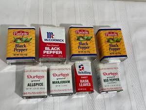 lot 37 image: Great Collection of Vintage Tins
