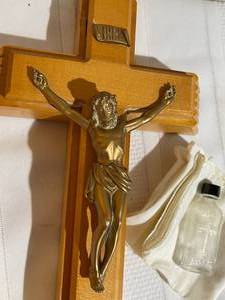 lot 72 image: Amazing Last Rites Wooden Crucifix Cross