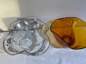lot 75 image: Two Vintage Glass Fruit Bowls