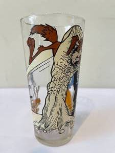 lot 90 image: 1975 Road Runner Drinking Glass