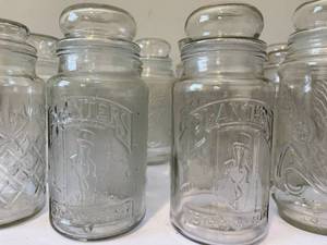 lot 95 image: Large Lot of Vintage Planters Jars