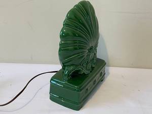 lot 112 image: Vintage Shell Themed TV Lamp