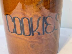 lot 116 image: Ceramic Cookie Jar