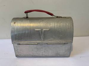 lot 118 image: Vintage Thermos Brand Metal Lunch Box