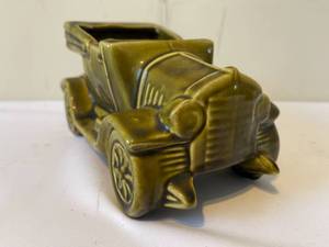 lot 123 image: Vintage McCoy Auto Planter