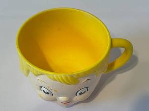 lot 131 image: Vintage Campbells Soup Cup