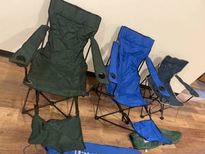 lot 170 image: 3 Folding Lawn and Patio Chairs with Two Having Foot Rests