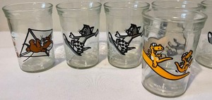lot 172 image: Vintage Welchs Tom & Jerry and Dinosaur Jars