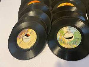lot 175 image: Large Lot of Vintage 45s