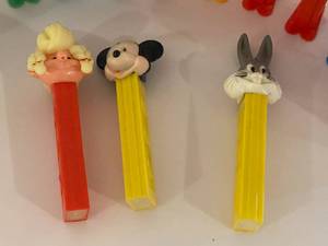 lot 190 image: Vintage Pez Collectibles