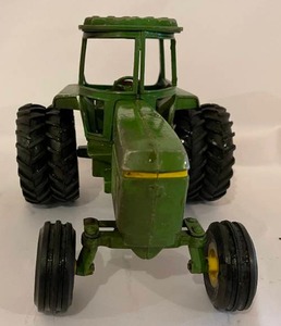 lot 199 image: Vintage John Deere Metal Tractor