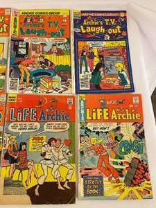 lot 212 image: 8 Archies Comic Books