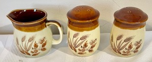 lot 293 image: Vintage Kitchen Goodies