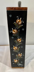 lot 295 image: Delightful Rosemaling Shelf