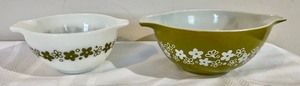 lot 298 image: Two Vintage Pyrex Bowls
