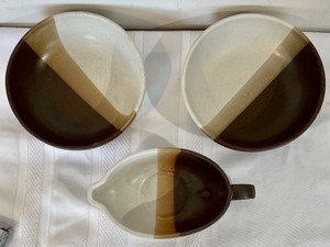 lot 269 image: McCoy Serving Bowls and Gravy Boat