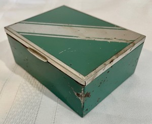 lot 282 image: Vintage Metal Cigarette Box