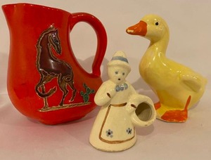lot 224 image: Vintage Pottery Lot