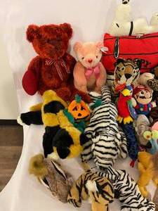 lot 229 image: Large Lot of Plush Toys