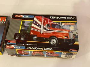 lot 241 image: 2 Vintage Snap Model Kits