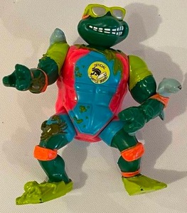 lot 243 image: Teenage Mutant Ninja Turtles Toys