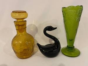 lot 249 image: Assorted Glass Deco Lot