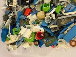 lot 253 image: Large Lot of Vintage Connect Toys