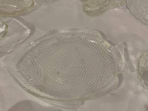 lot 307 image: Vintage Clear Glass Items