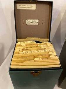 lot 324 image: 2 Vintage 45 Cases Full of 1950s 45s