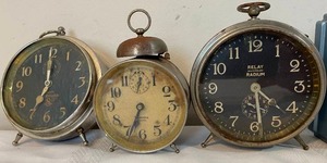 lot 343 image: 6 Vintage Wind Up Table Clocks