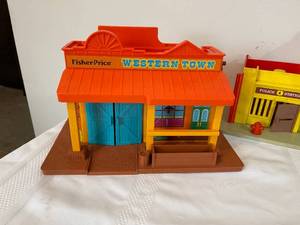 lot 352 image: Vintage Plastic Toys