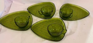 lot 373 image: Vintage Olive Green Glass Snack Set
