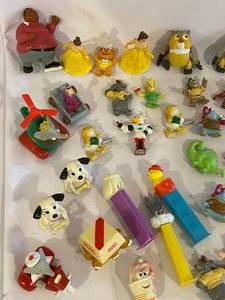 lot 382 image: Vintage Plastic Toy Lot
