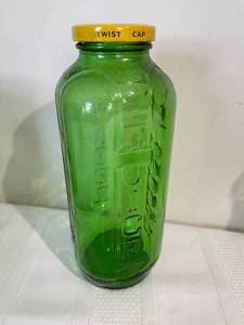 lot 387 image: Vintage Green Glass Items