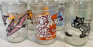 lot 392 image: 24 Vintage Welches Glasses