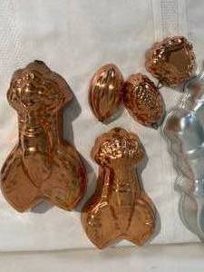 lot 393 image: Vintage Jello Molds