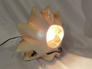 lot 396 image: Vintage Marcia of Cal Leaf Themed TV Lamp