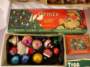 lot 398 image: Vintage Christmas Decorations