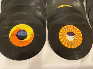 lot 399 image: Large Lot of 50s, 60s, and 70s 45s
