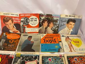 lot 400 image: Vintage 45s in Original Sleeves