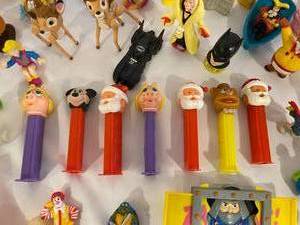 lot 404 image: Vintage Plastic Toy Lot