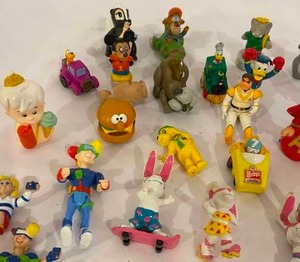 lot 409 image: Vintage Plastic Toys