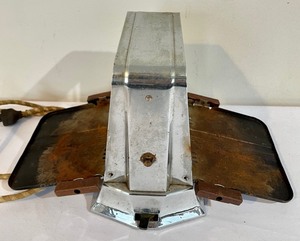 lot 473 image: Vintage Toaster