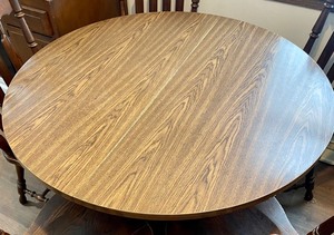 lot 474 image: Terrific Table and 7 Chairs